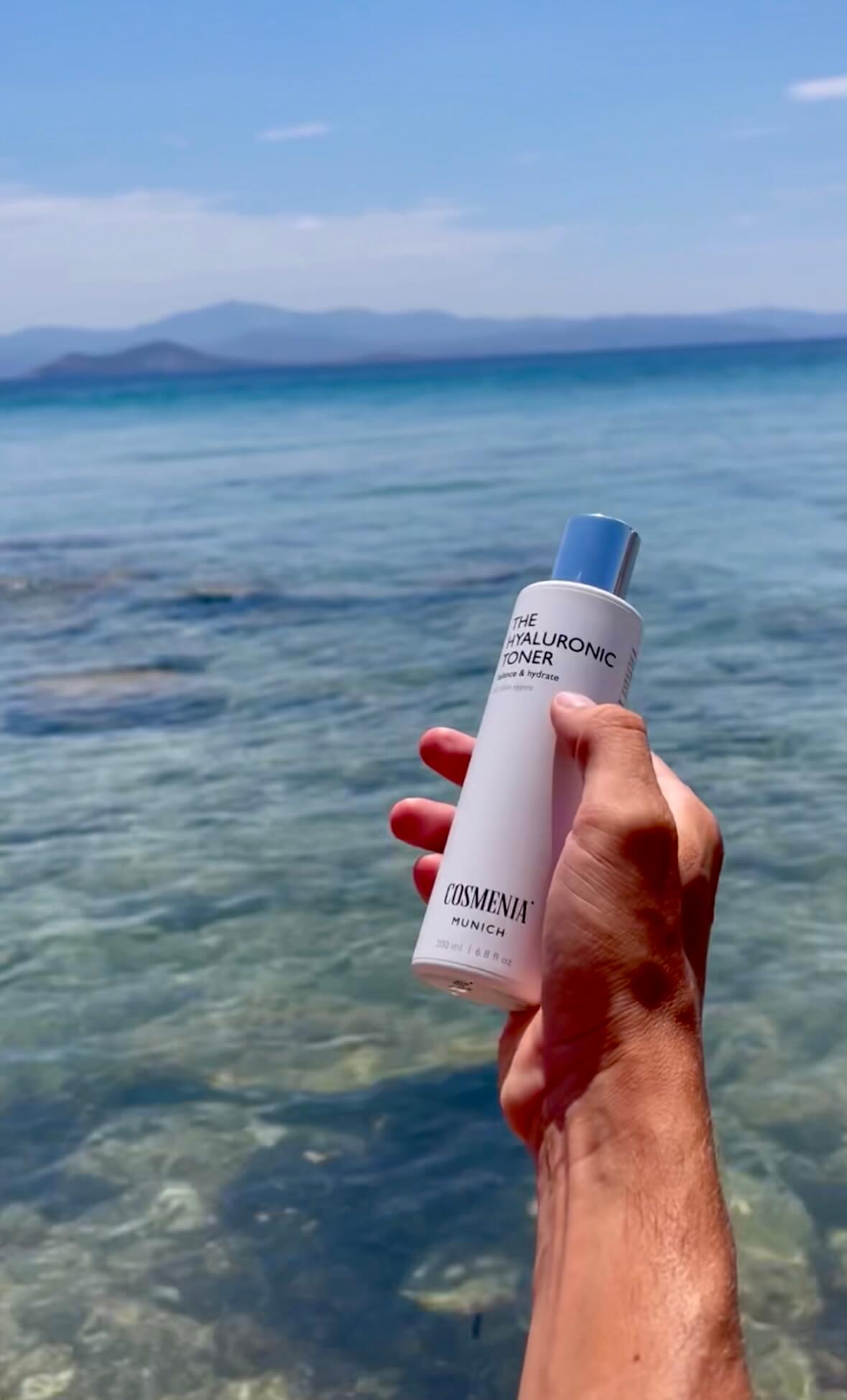 Feuchtigkeitsspendender Toner mit Hyaluronsäure von Cosmenia – Naturkosmetik für strahlende, gepflegte Haut
